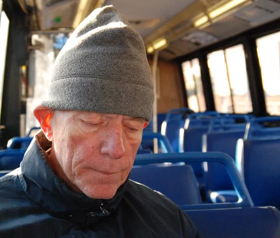 563px-old_man_on_bus_sleeping-5920724