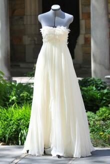 beautiful ivory pleated chiffon spring beach wedding dress